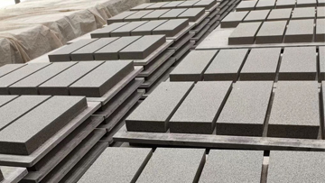 PC磚生產(chǎn)現(xiàn)場